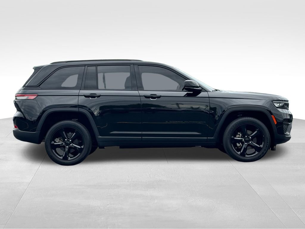 Used 2023 Jeep Grand Cherokee Altitude AWD/4WD image 8
