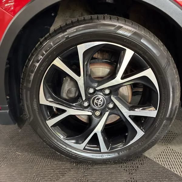 Used 2021 Toyota C-HR XLE FWD image 6