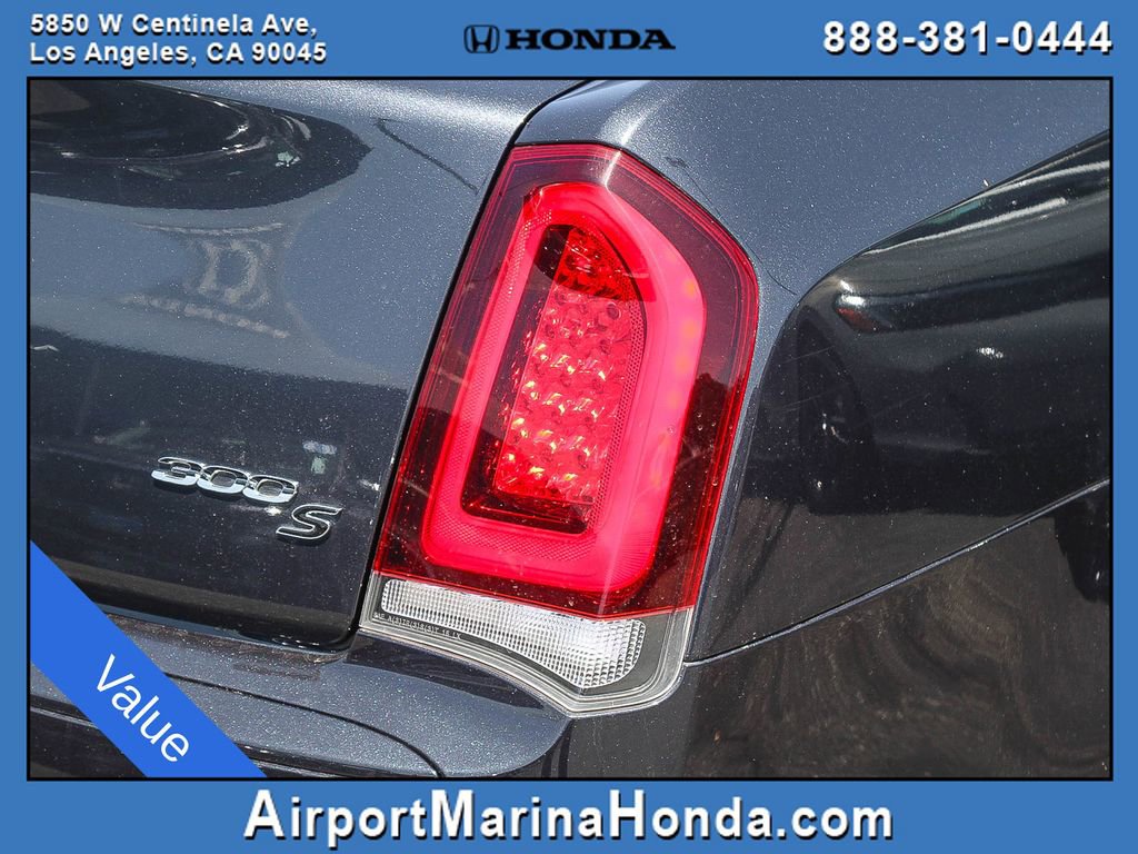 Used 2018 Chrysler 300 S RWD image 15