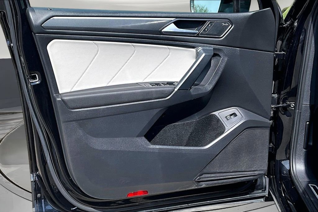 Used 2018 Volkswagen Tiguan SEL Premium image 20