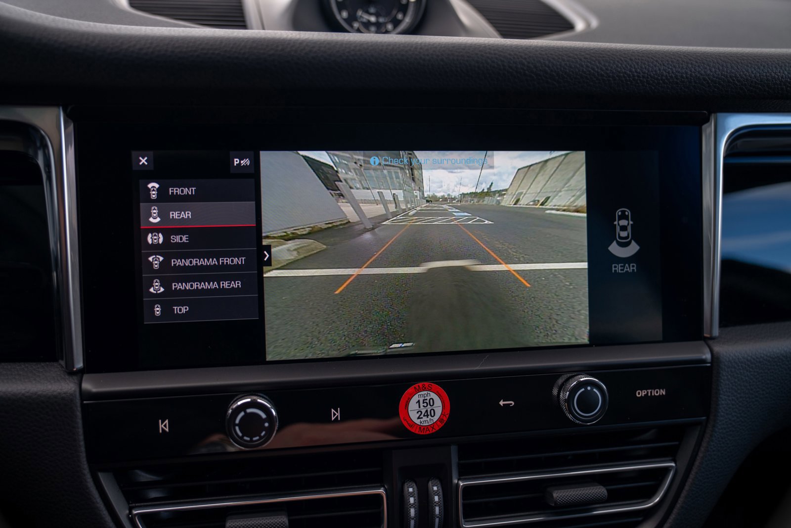 Certified 2025 Porsche Macan image 19