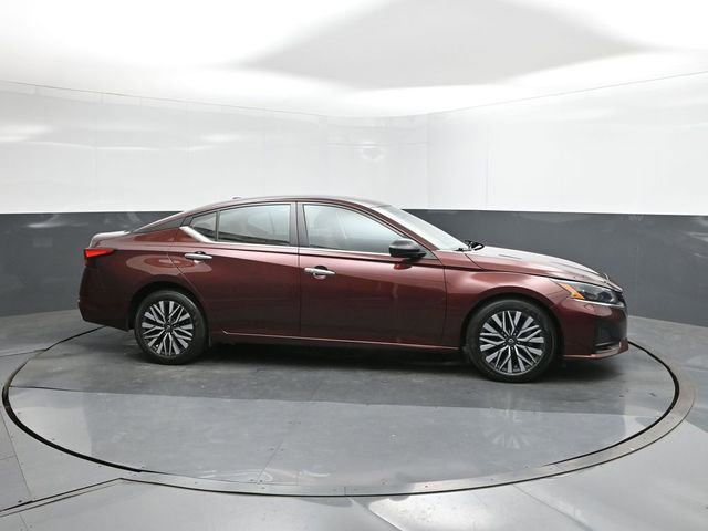 Used 2024 Nissan Altima 2.5 SV image 5
