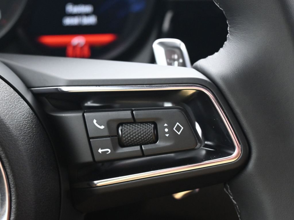 Used 2025 Porsche Macan image 22