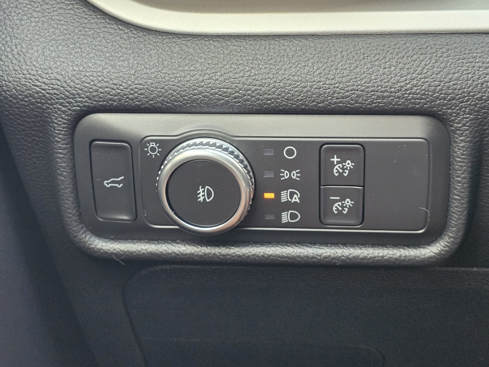Used 2020 Ford Explorer XLT w/ Equipment Group 202A AWD/4WD image 23