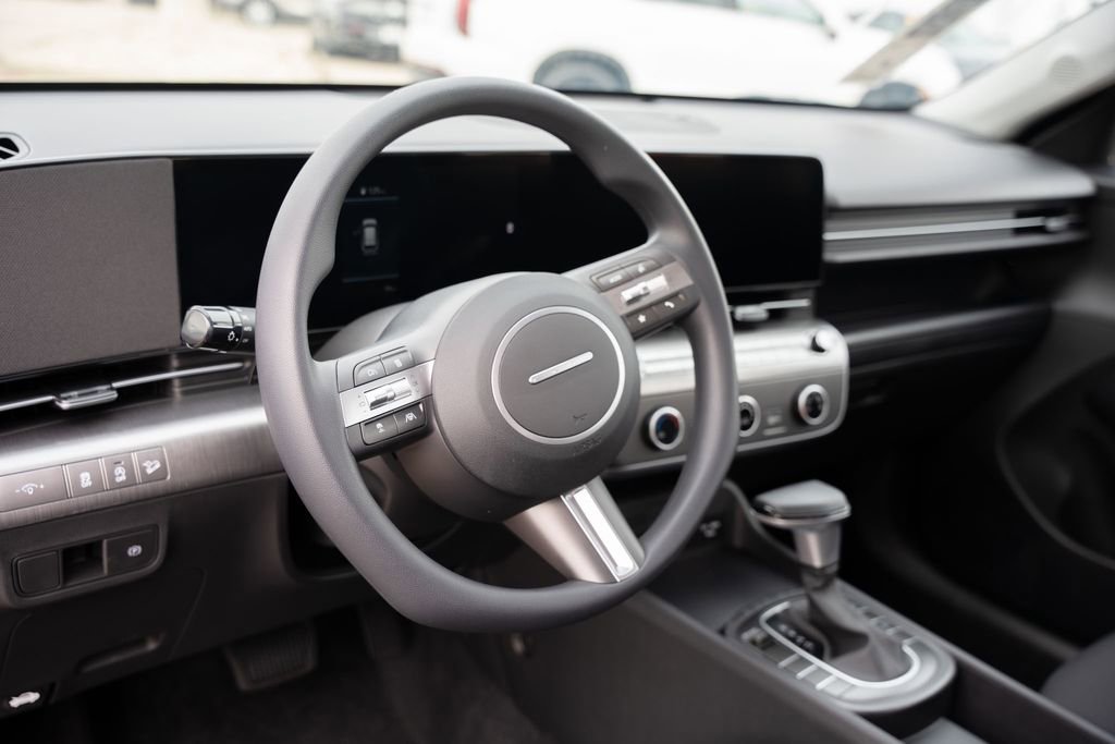 New 2026 Hyundai Kona SE image 18