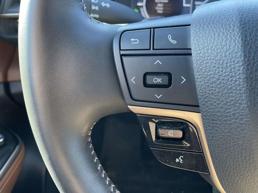 Used 2025 Toyota Crown Signia image 33