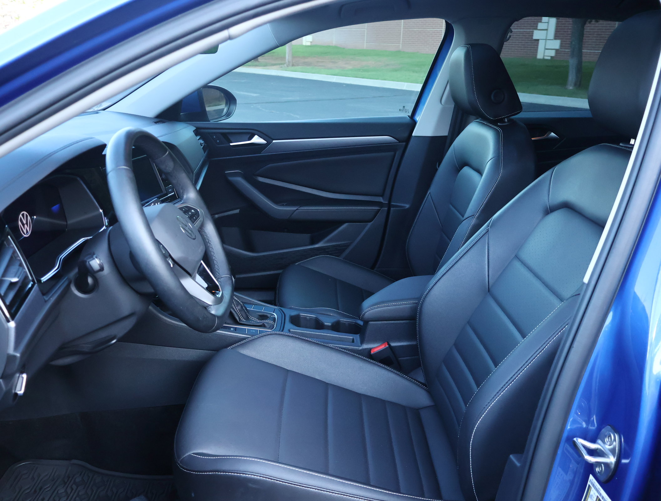 Used 2023 Volkswagen Jetta SE w/ Panoramic Sunroof Package FWD image 10