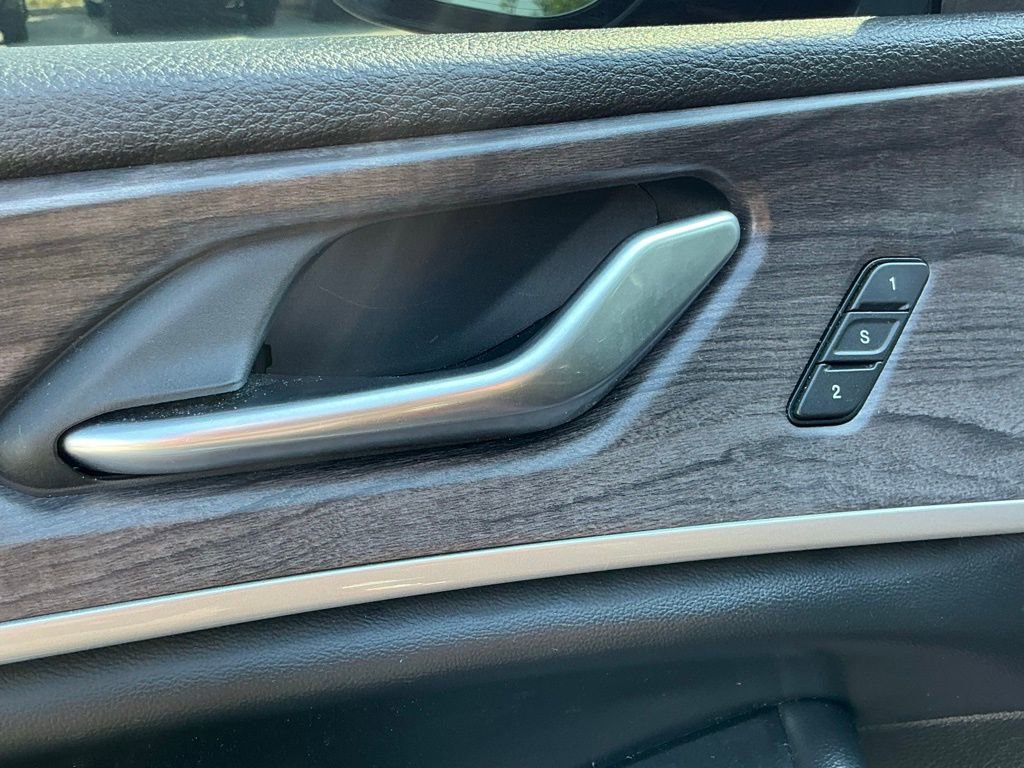 Used 2023 Jeep Grand Cherokee 4WD 4xe w/ Luxury Tech Group II image 26