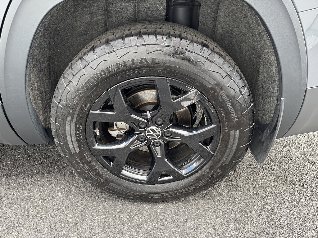 Used 2024 Volkswagen Atlas Peak Edition SE AWD/4WD image 25