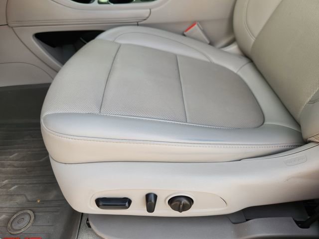 Used 2023 GMC Acadia SLT w/ Preferred Package image 25