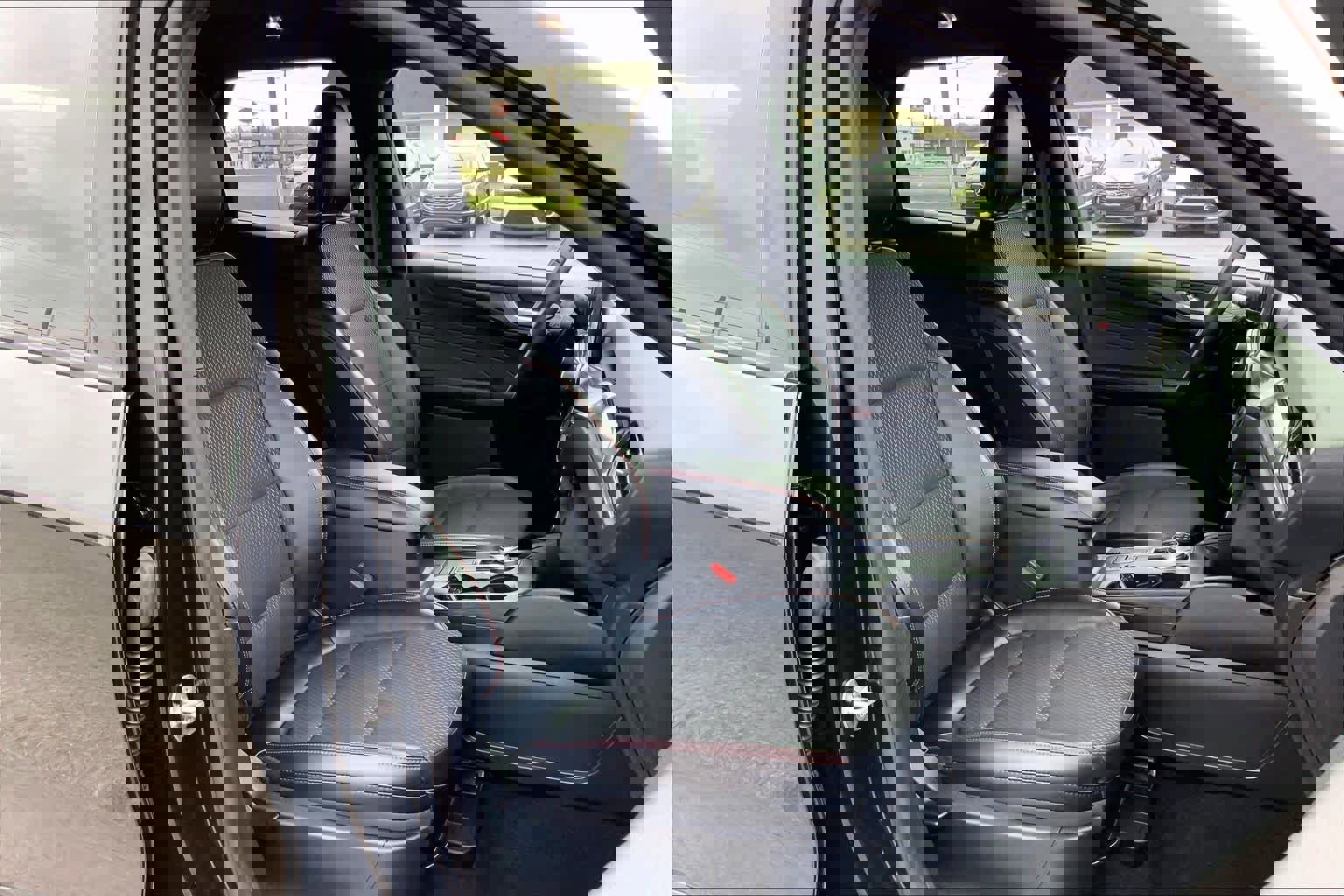 Certified 2025 Ford Escape ST-Line Elite image 9