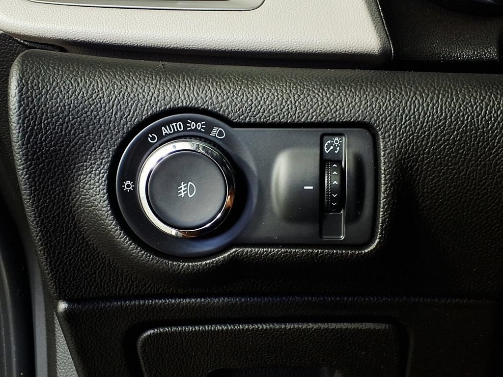 Used 2014 Buick Verano FWD image 24