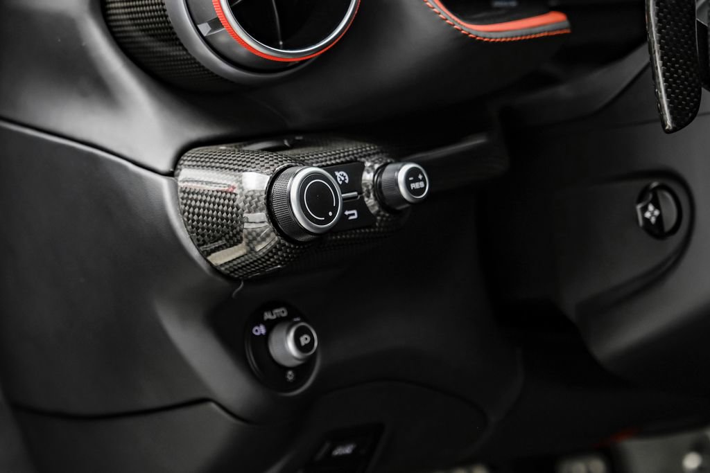 Used 2019 Ferrari 812 Superfast RWD image 32