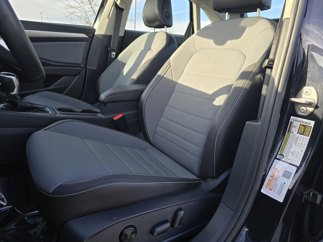 Used 2025 Volkswagen Jetta SE image 22