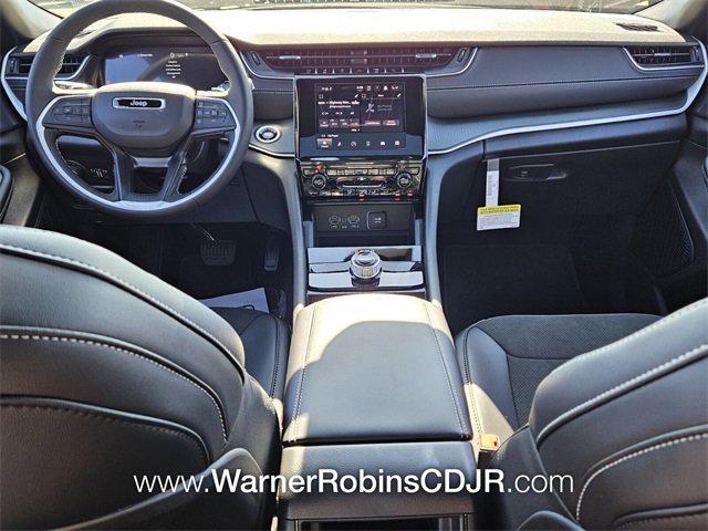 New 2025 Jeep Grand Cherokee Altitude image 8