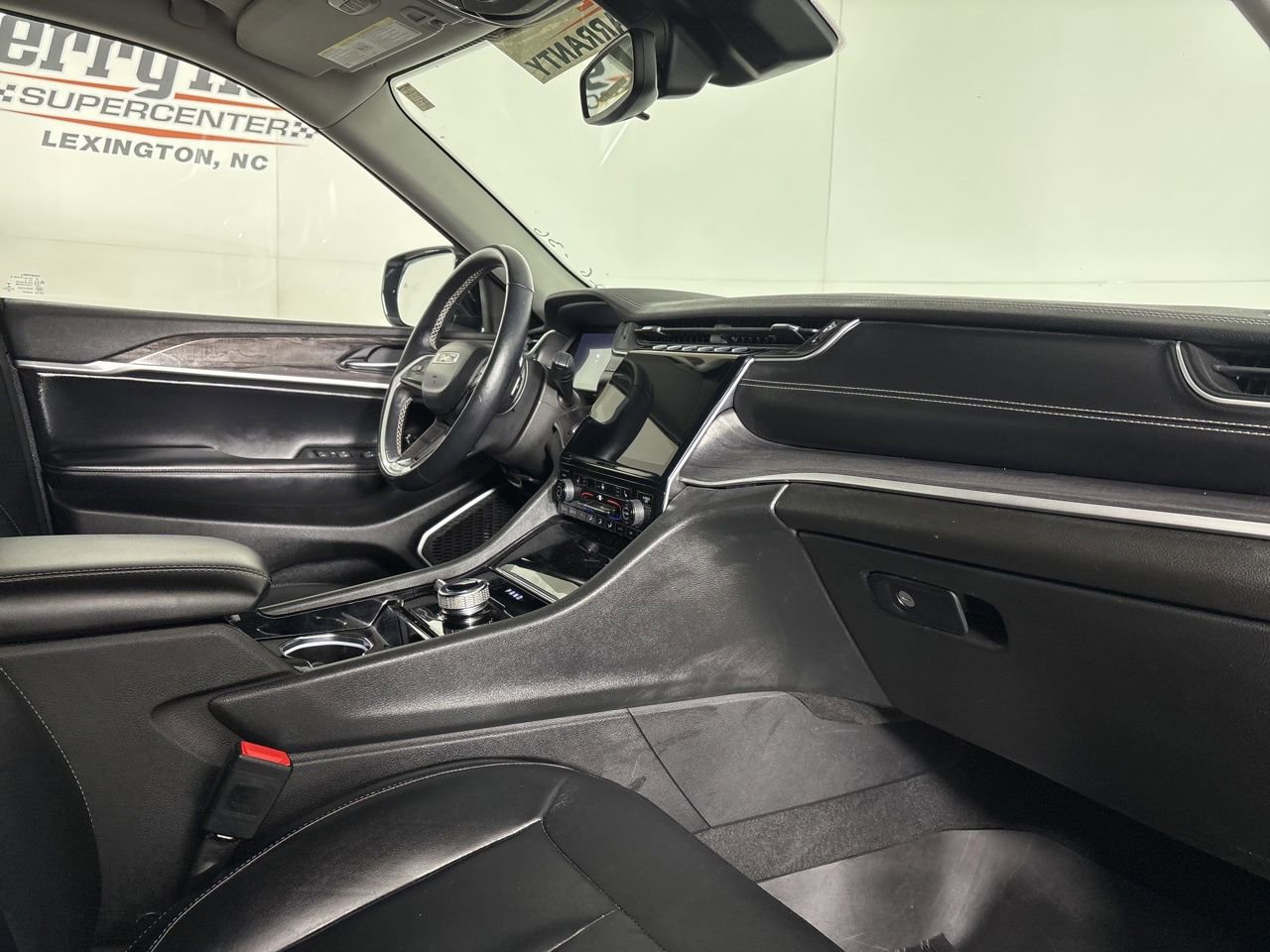 Used 2022 Jeep Grand Cherokee L Limited image 34