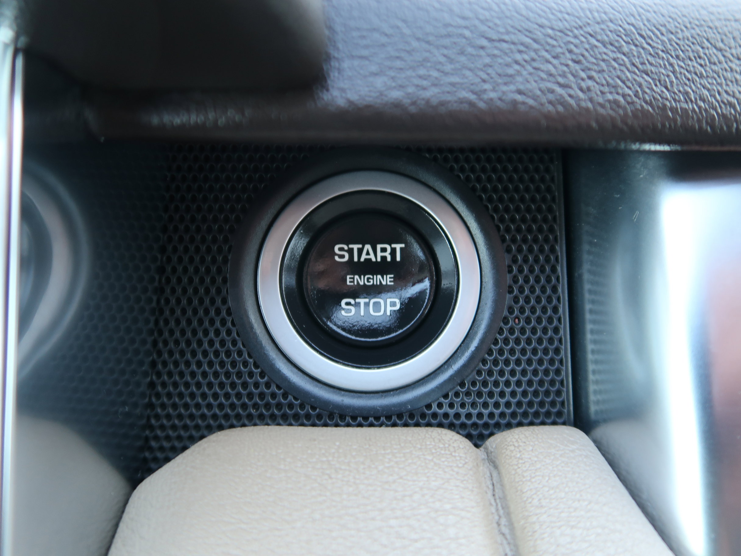 Used 2018 Land Rover Range Rover Sport SE image 17