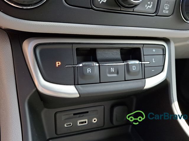Used 2024 GMC Terrain SLT AWD/4WD image 16