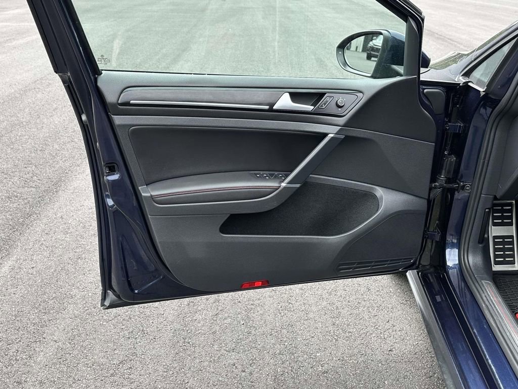 Used 2016 Volkswagen GTI SE FWD image 5