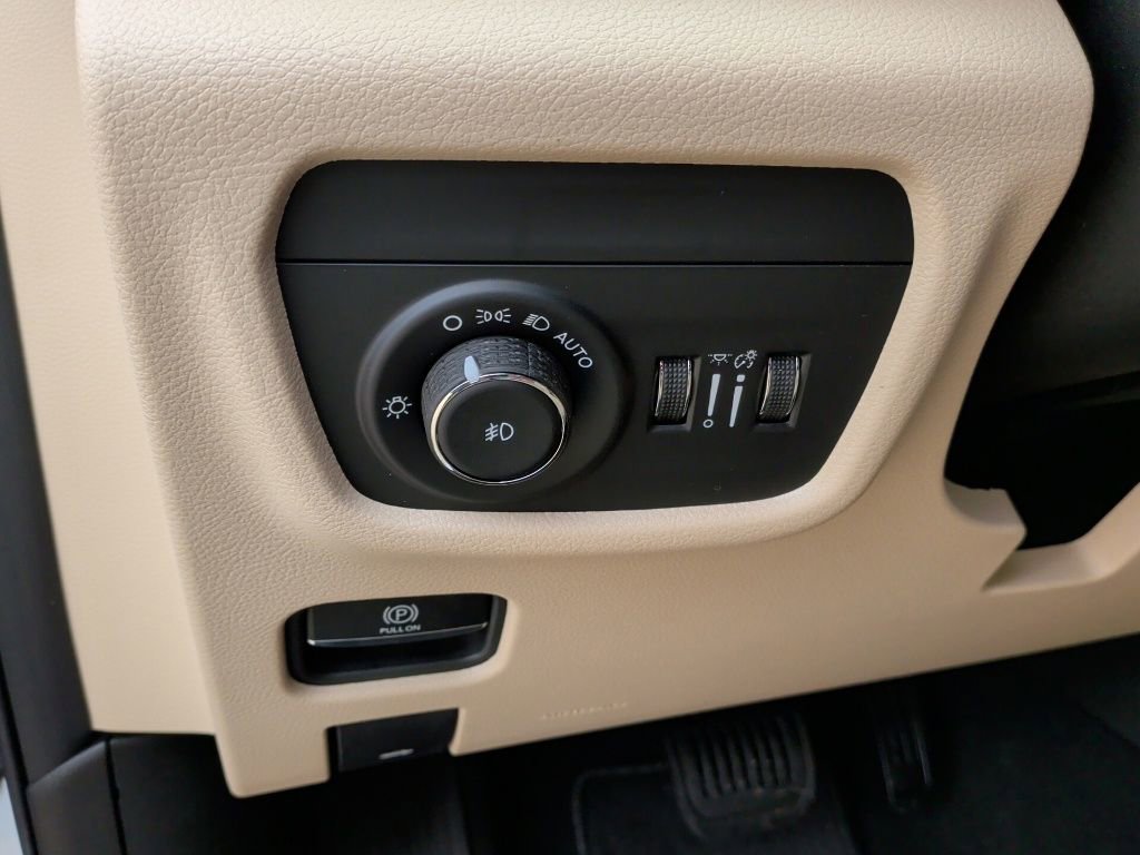 New 2025 Jeep Grand Cherokee Limited image 16