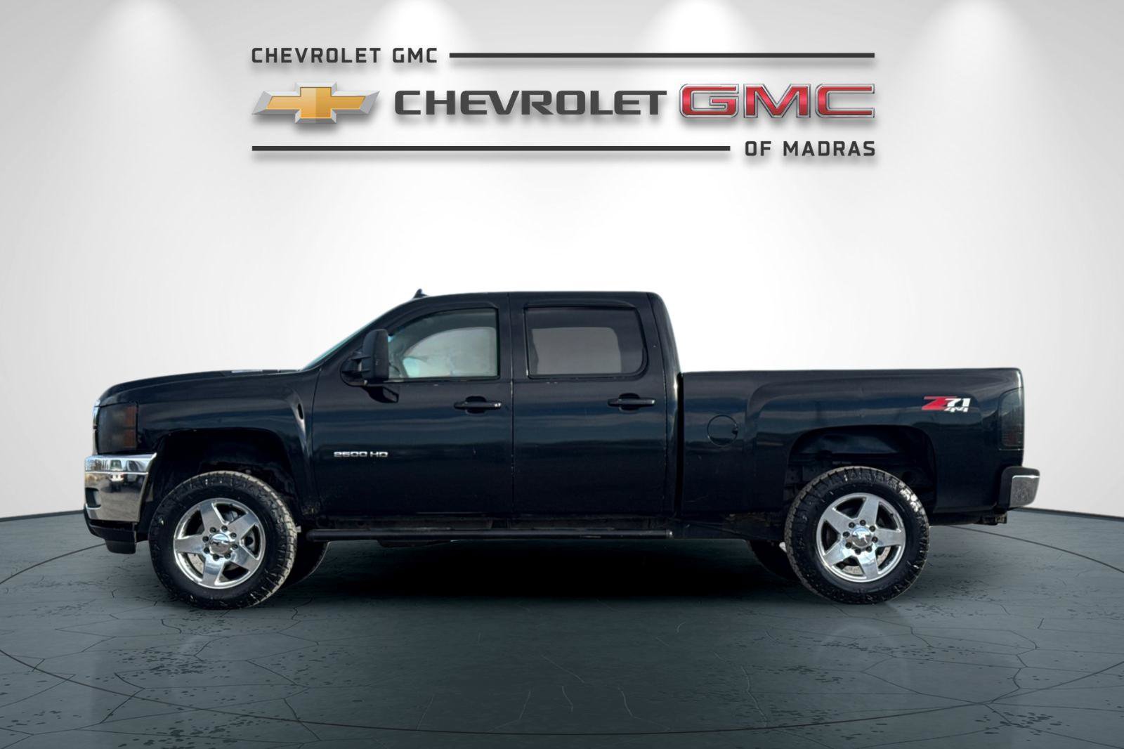 Used 2011 Chevrolet Silverado 2500 LTZ w/ LTZ Plus Package AWD/4WD image 6