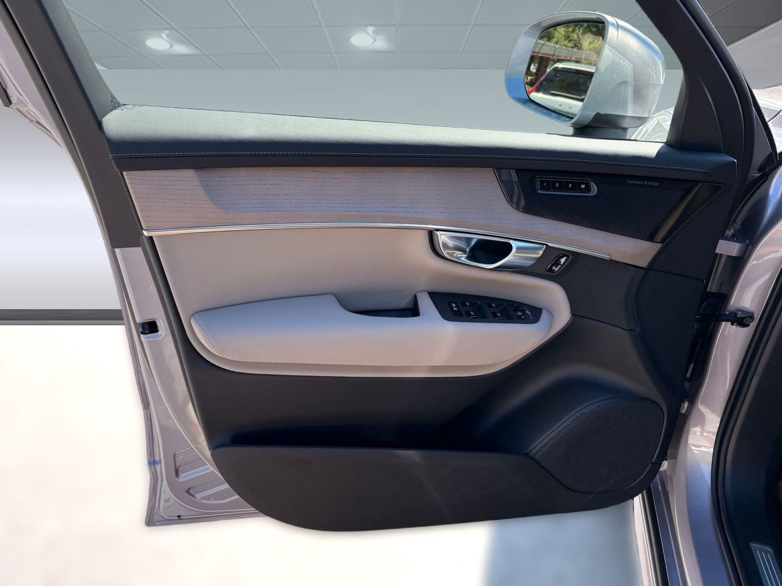 Used 2026 Volvo XC90 B6 Plus w/ Protection Package Premier AWD/4WD image 12