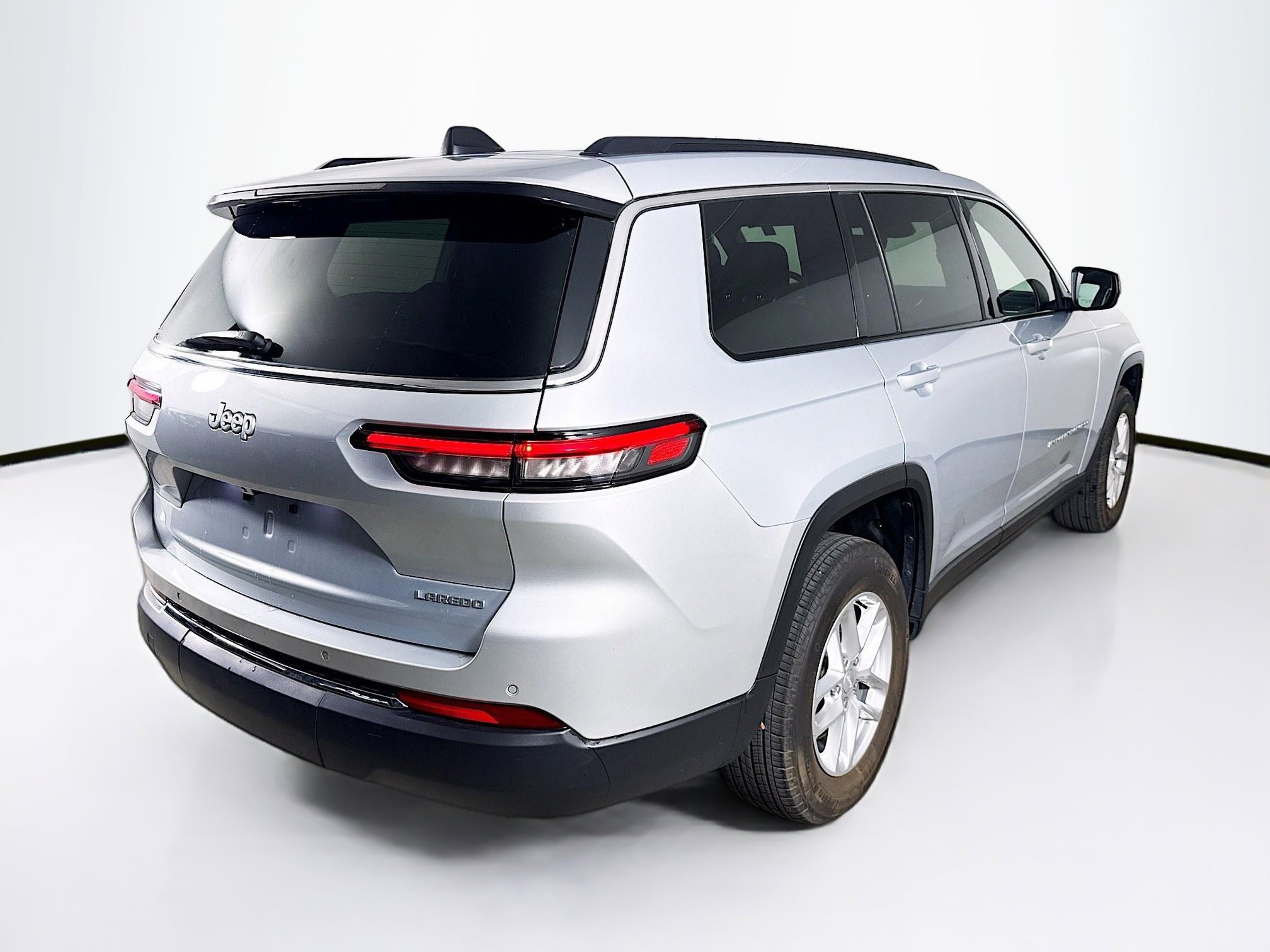 Used 2025 Jeep Grand Cherokee L Laredo RWD image 31