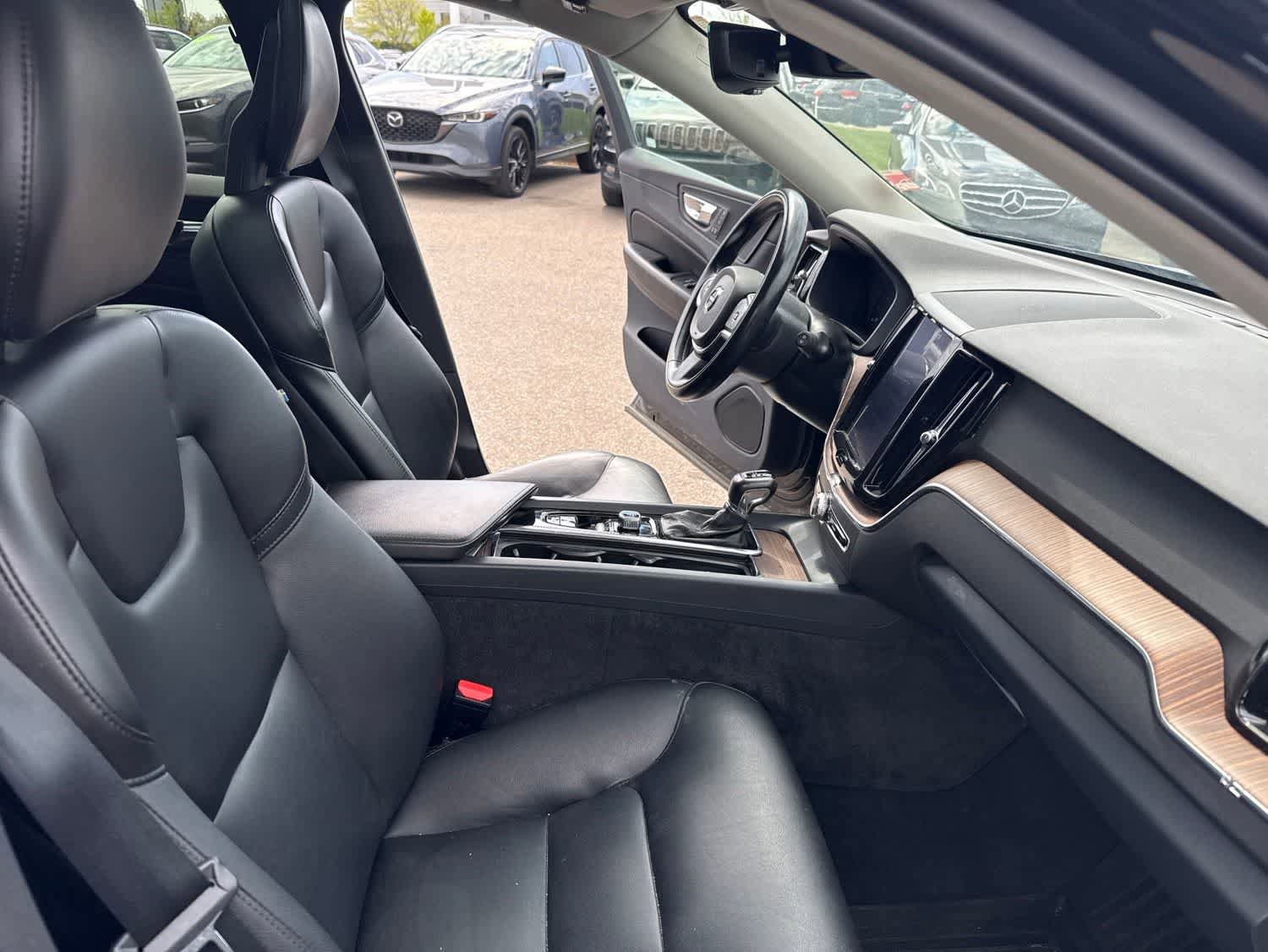 Used 2019 Volvo XC60 T6 Momentum w/ Premium Package AWD/4WD image 26