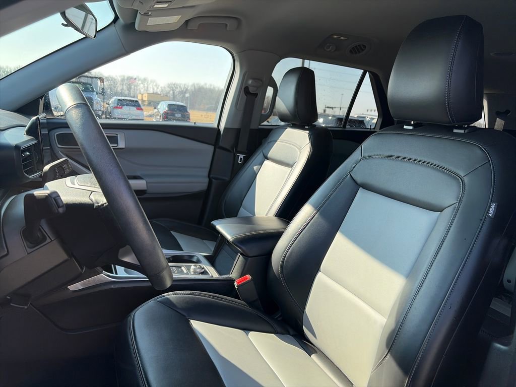 Used 2023 Ford Explorer XLT w/ Equipment Group 202A image 16