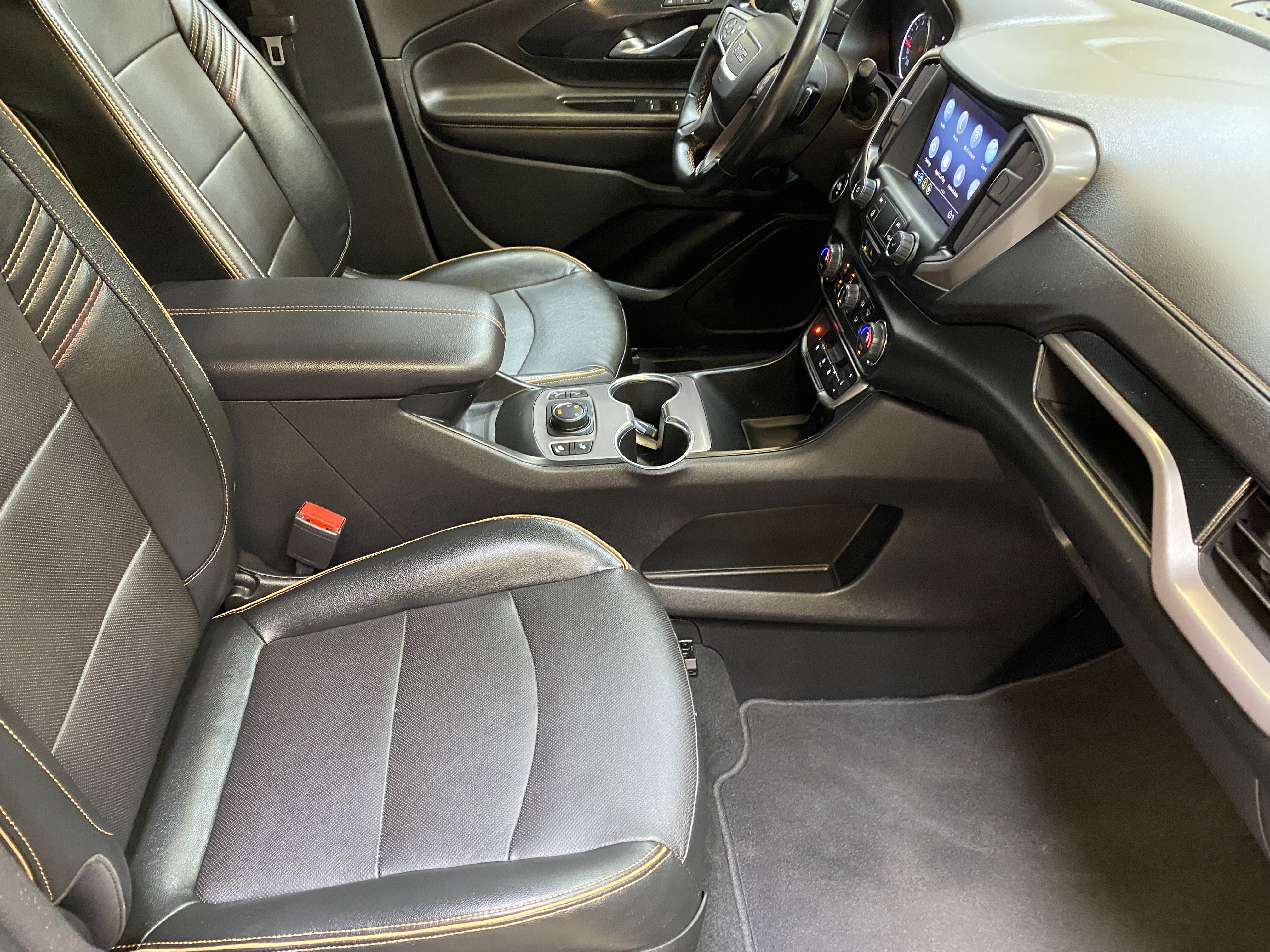 Used 2023 GMC Terrain AT4 image 25