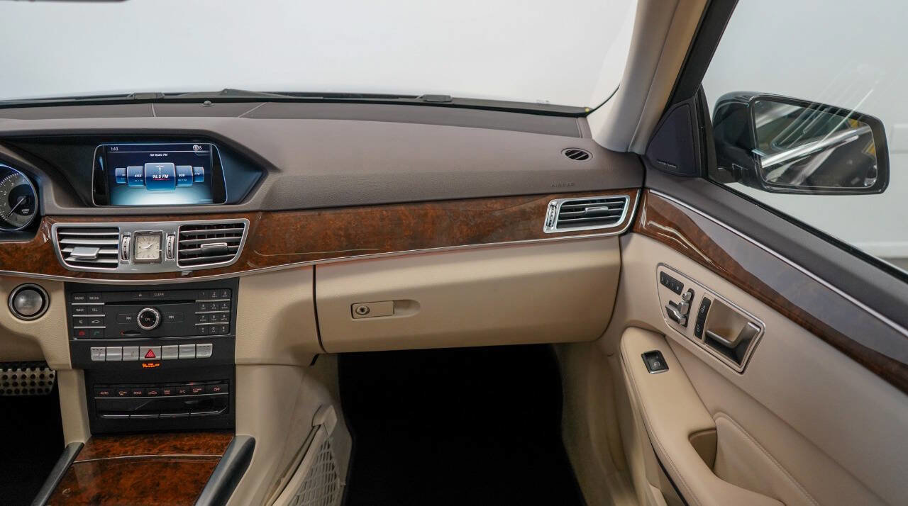 Used 2016 Mercedes-Benz E 350 4MATIC Wagon image 33