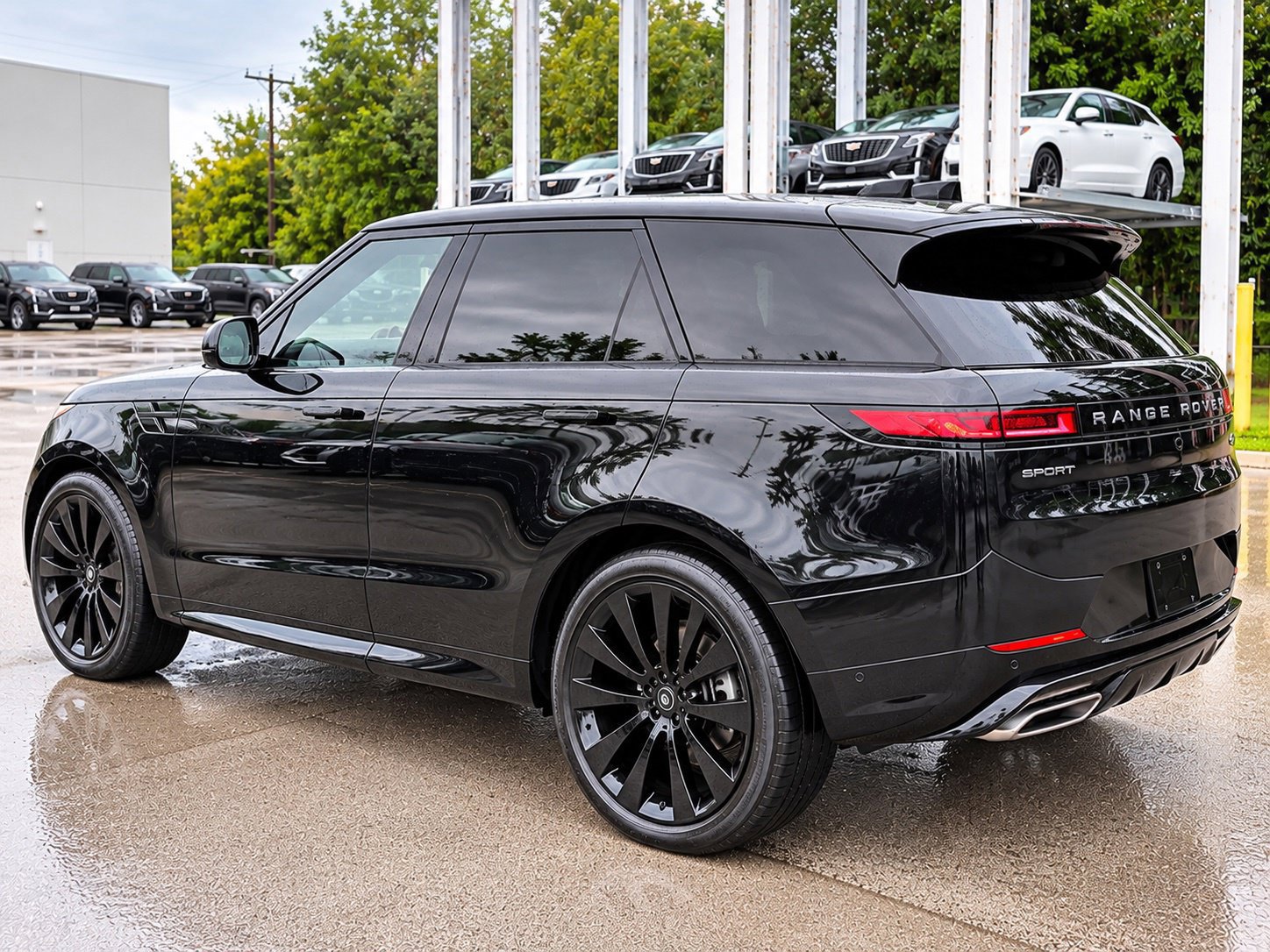 Used 2025 Land Rover Range Rover Sport Dynamic SE AWD/4WD image 3