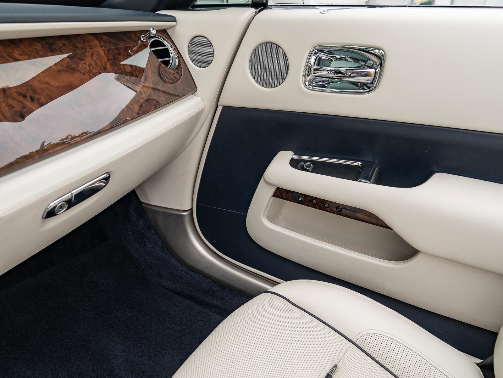 Used 2017 Rolls-Royce Dawn image 49