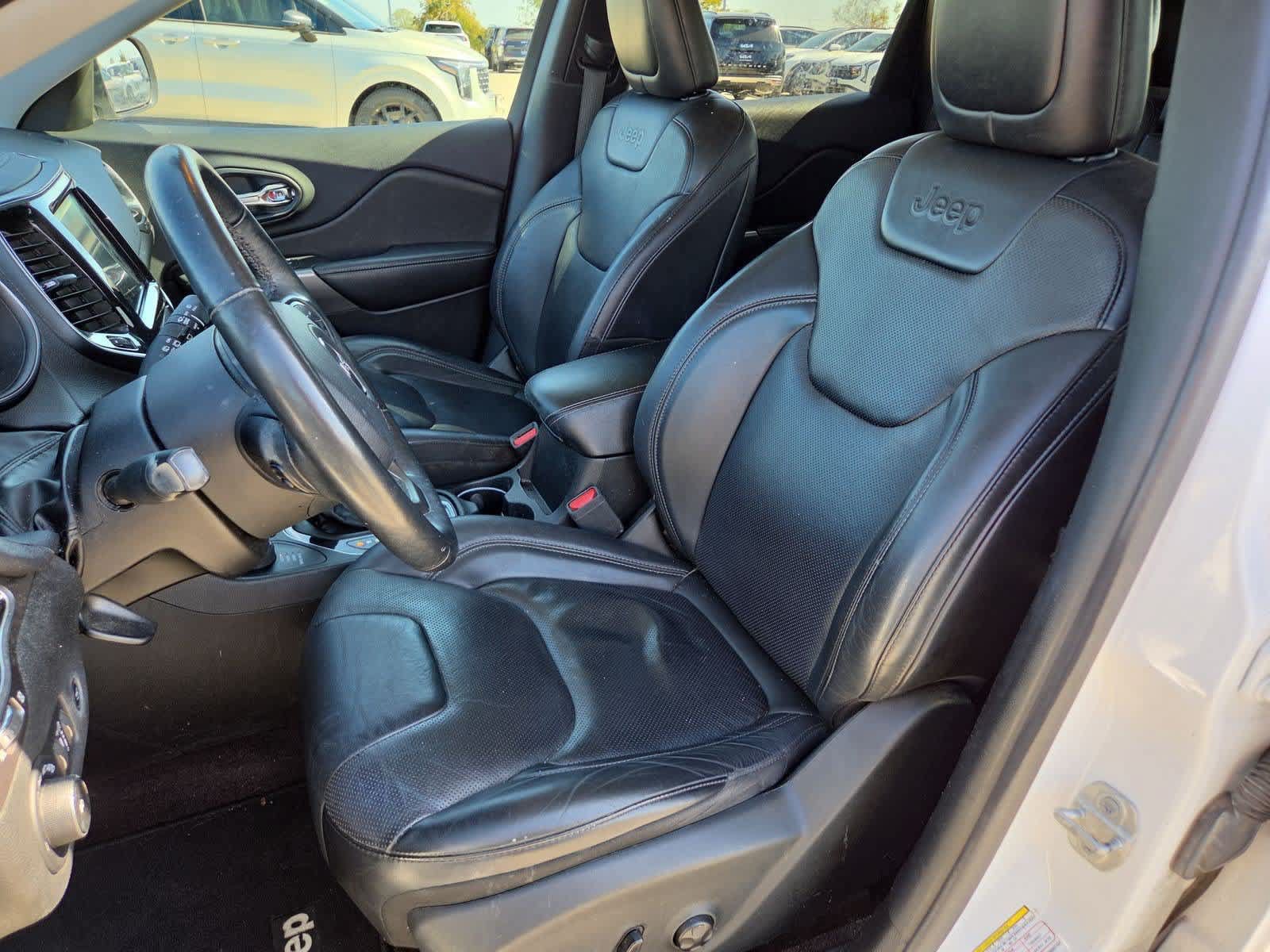 Used 2019 Jeep Cherokee Limited AWD/4WD image 15