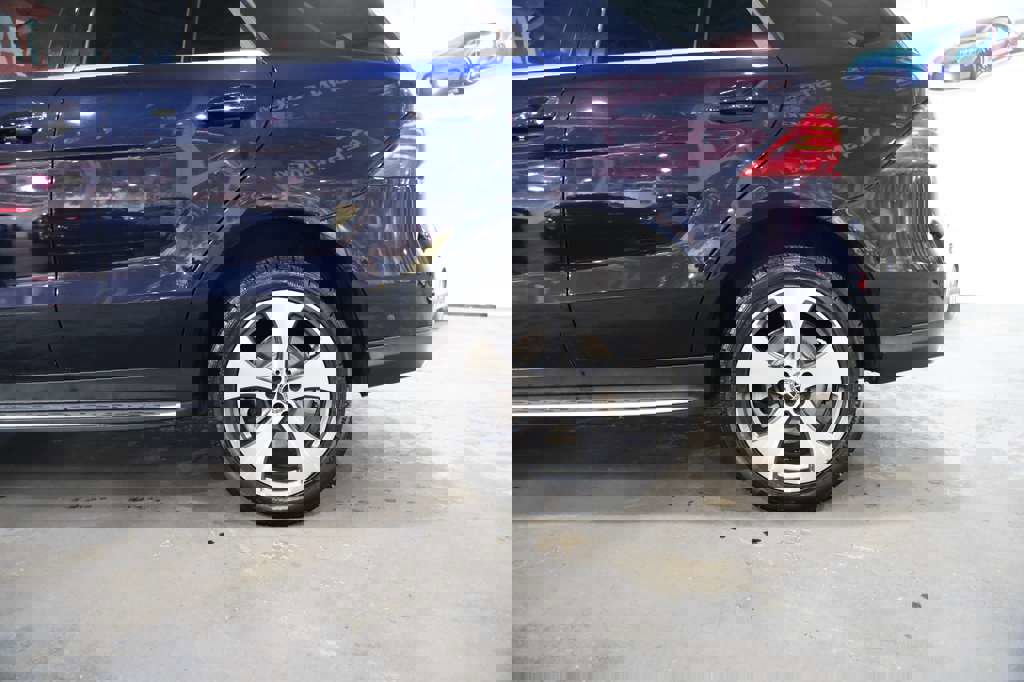 Used 2019 Mercedes-Benz GLE 400 4MATIC w/ Premium 1 Package image 7