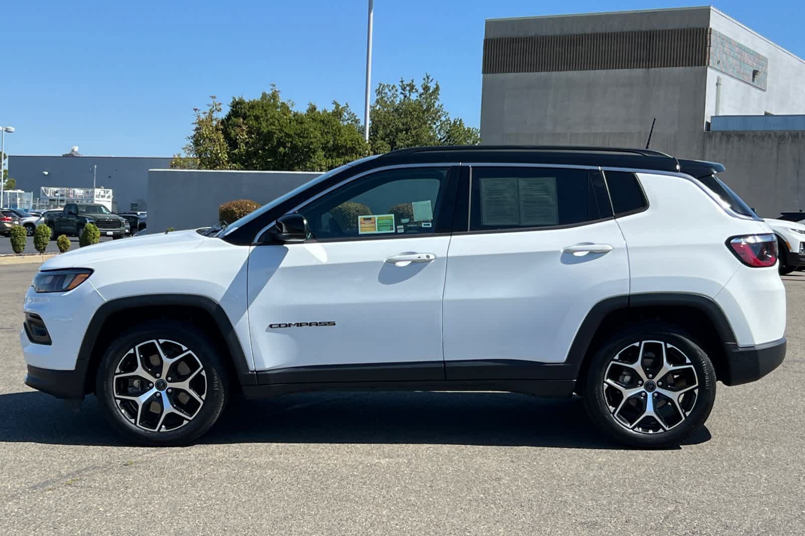 Used 2025 Jeep Compass Limited AWD/4WD image 9