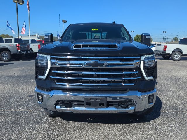Used 2024 Chevrolet Silverado 2500 LTZ w/ LTZ Convenience Package AWD/4WD image 4