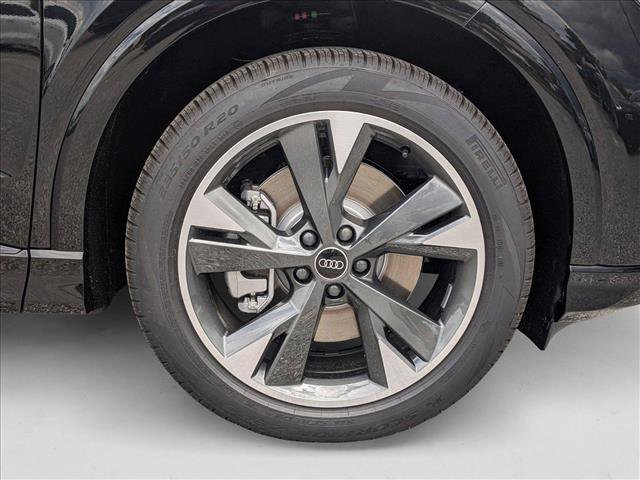 New 2025 Audi Q4 e-tron Prestige image 9