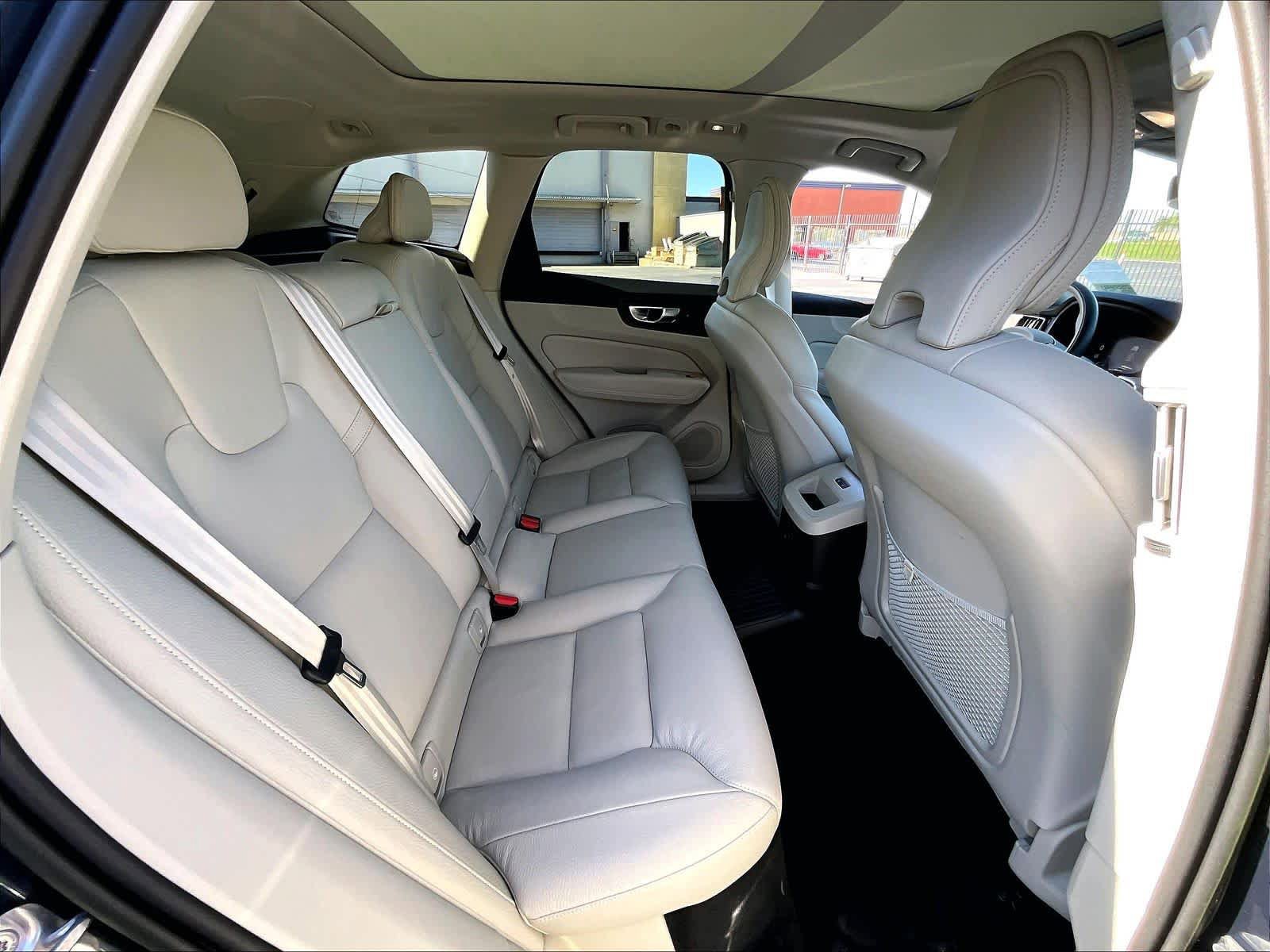 Used 2023 Volvo XC60 T8 Plus w/ Climate Package AWD/4WD image 30