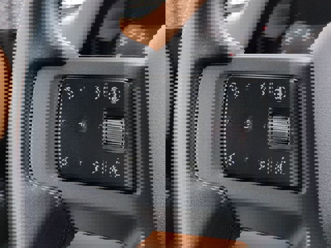 Certified 2024 Land Rover Defender 130 X-Dynamic SE image 26