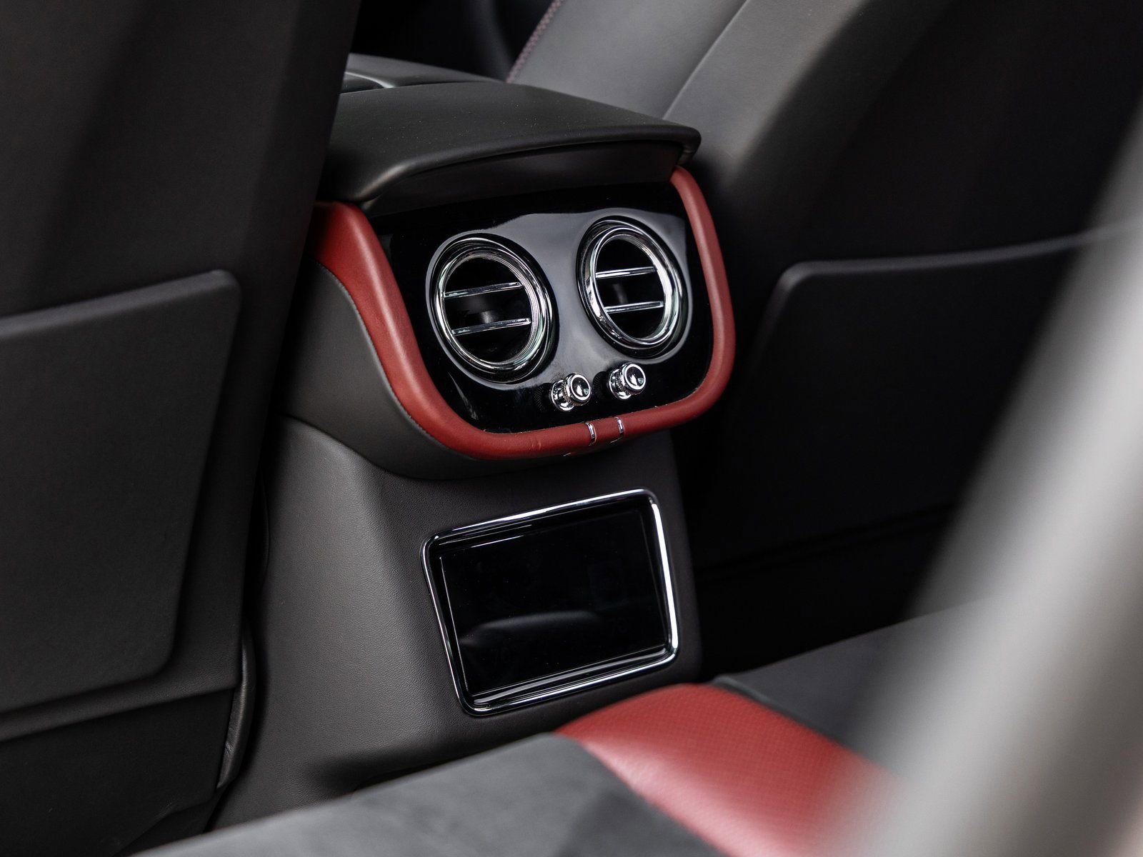 Used 2022 Bentley Bentayga image 41