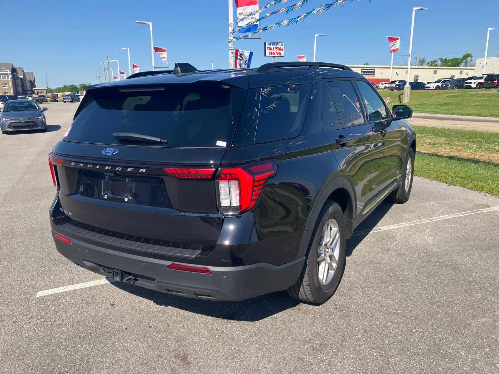 Used 2025 Ford Explorer Active RWD image 7