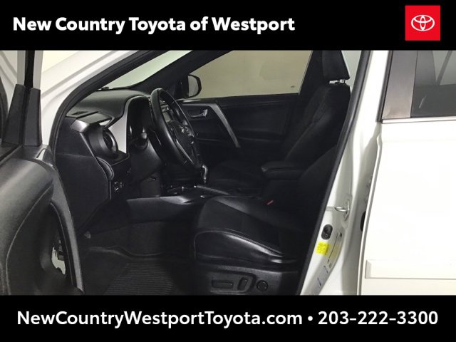 Used 2018 Toyota RAV4 SE image 9