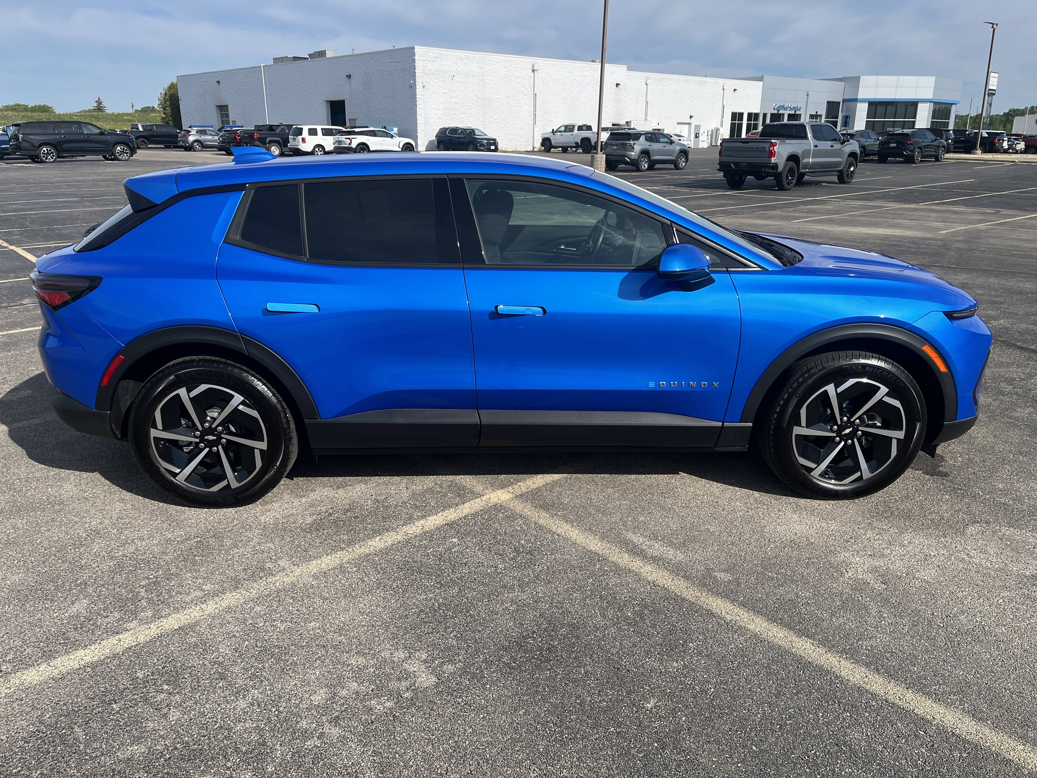 Used 2025 Chevrolet Equinox EV LT w/ Comfort Package FWD image 7