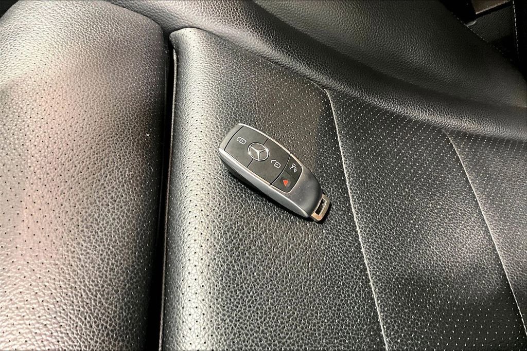 Used 2021 Mercedes-Benz GLC 300 image 10