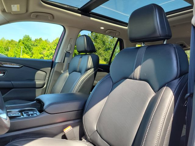 Certified 2025 Honda Pilot Touring image 14