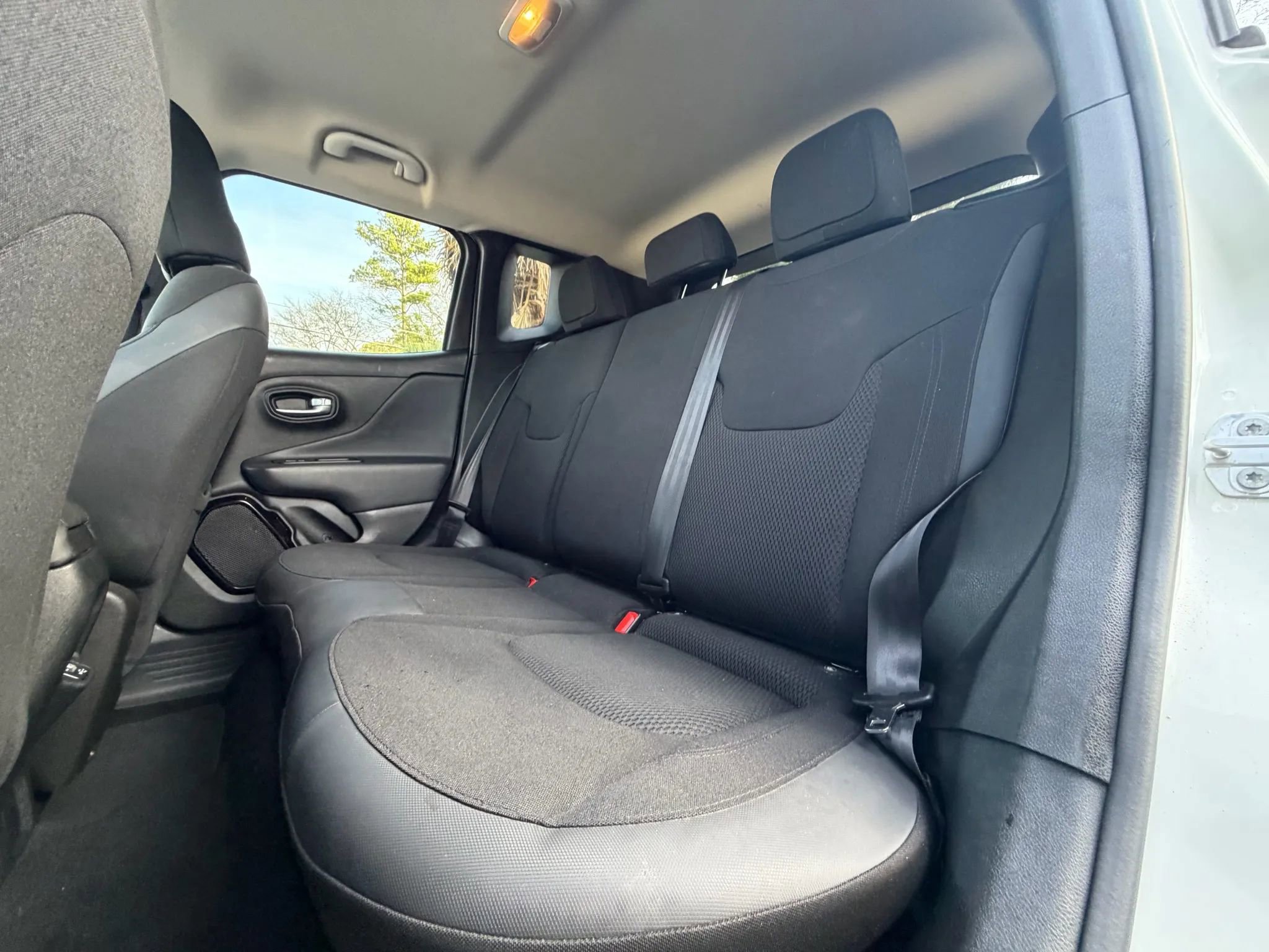 Used 2019 Jeep Renegade Altitude w/ Quick Order Package 2XM image 26