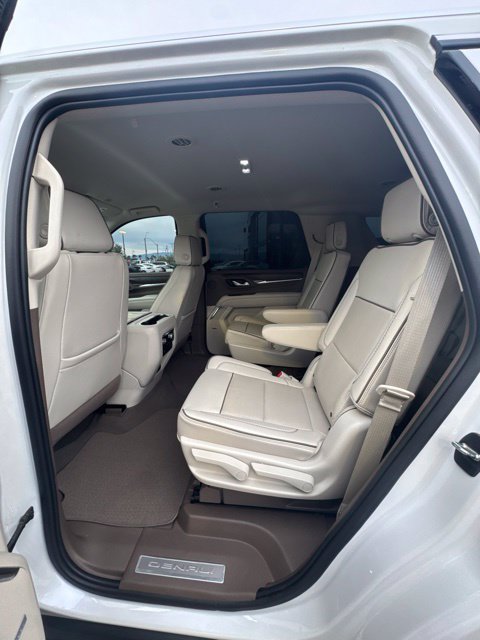 Used 2023 GMC Yukon Denali AWD/4WD image 11