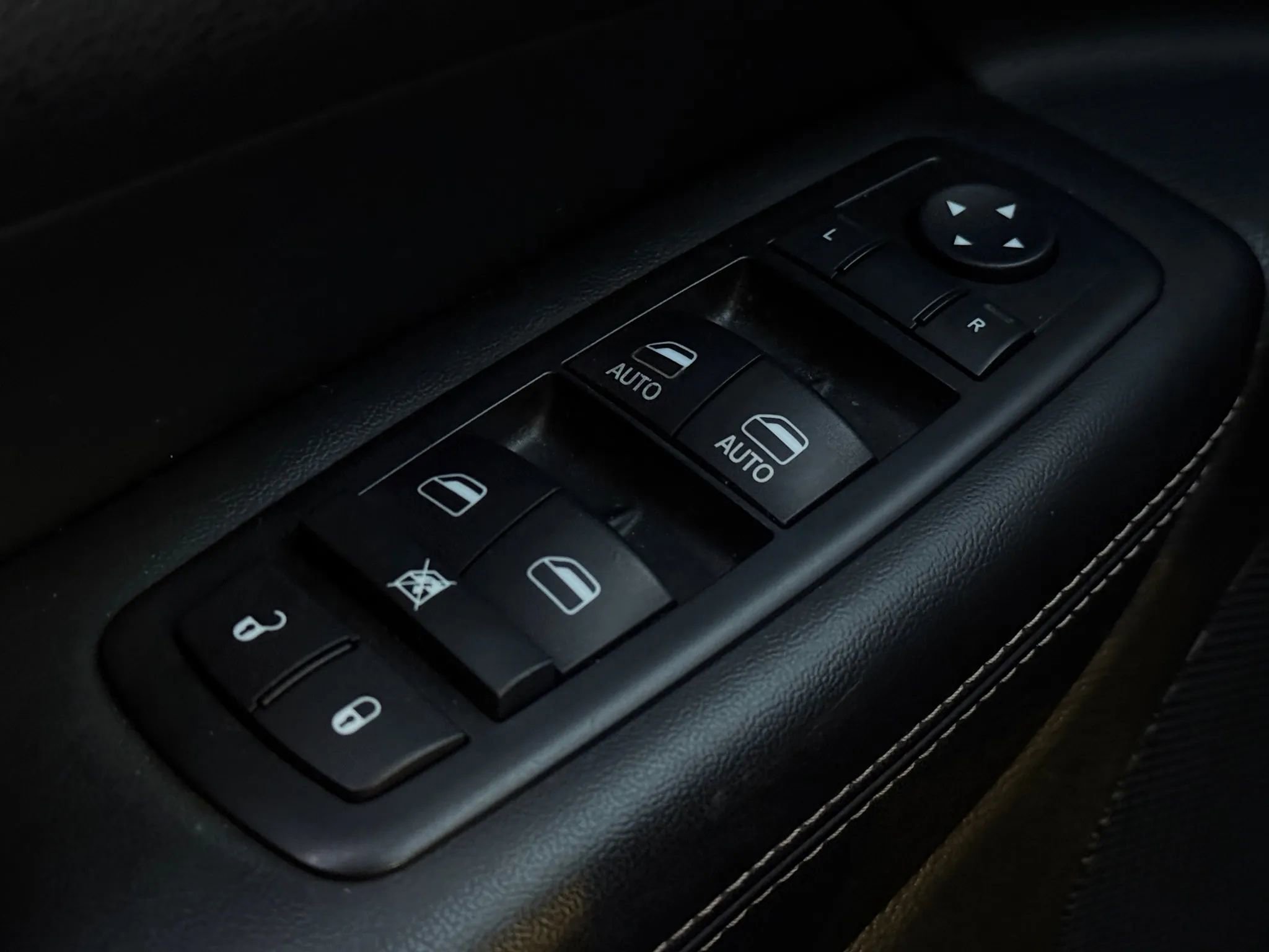 Used 2015 Jeep Grand Cherokee Limited image 23