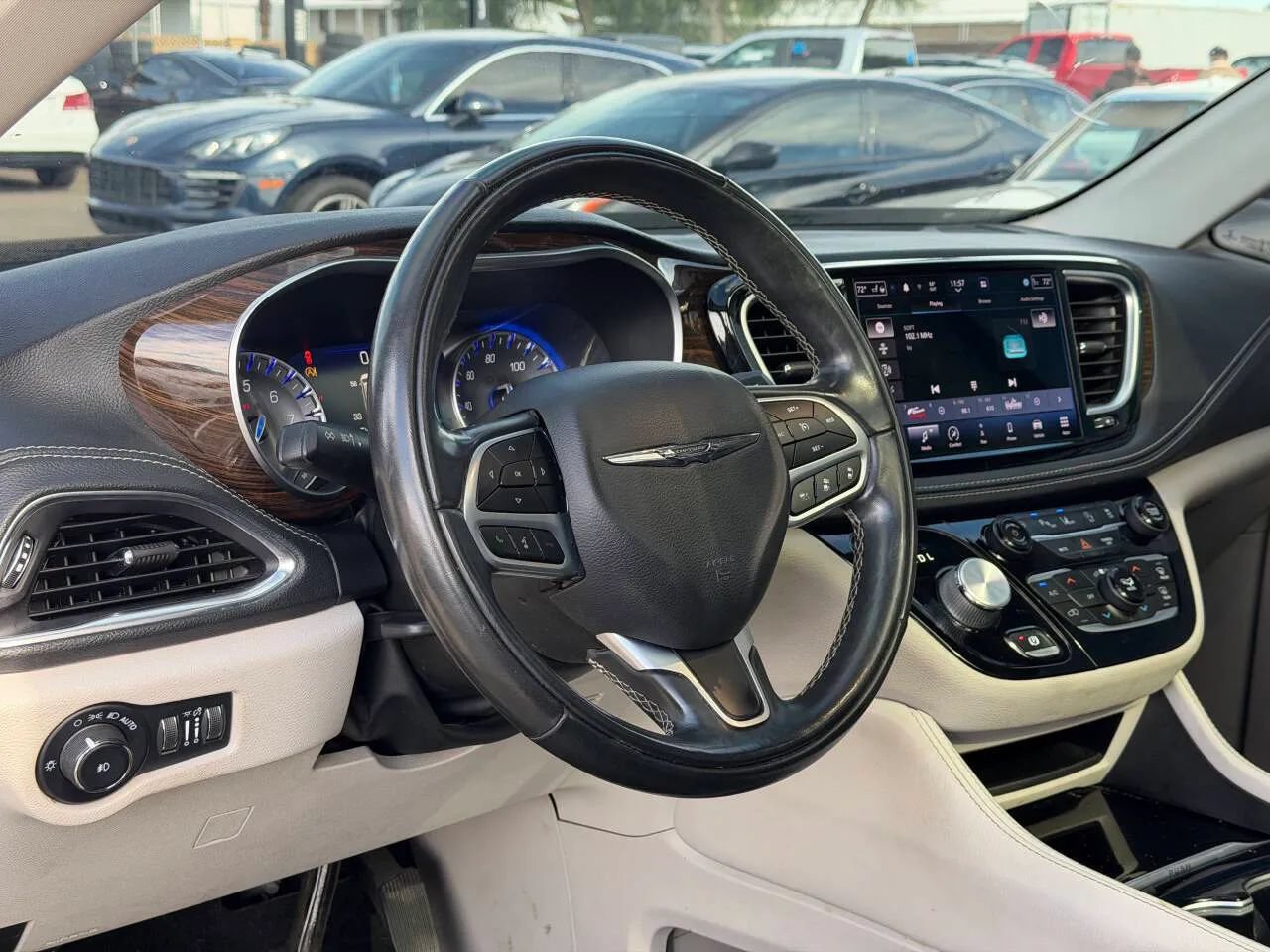 Used 2022 Chrysler Pacifica Limited FWD image 15
